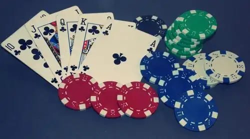 Giao diện nền tảng xos trên smartphone, hiển thị sảnh casino và sportsbook tiếng Việt